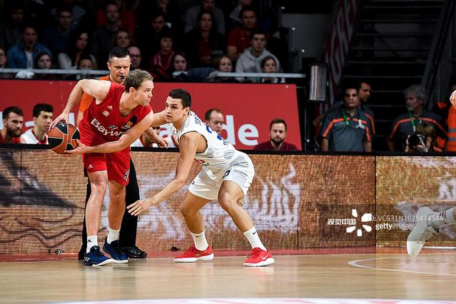 CBA赛场技术统计：辽宁队三分命中率领先,（CBA技术统计显示：辽宁队三分命中率居首）