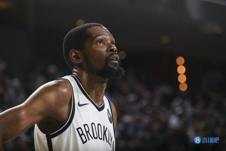 当孔德梅开二度帮助巴萨反超比分时，法兰克福球迷彻底炸了（孔德双响助巴萨实现反超，法兰克福看台瞬间炸锅）