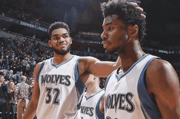 队友送大礼！QPR绝杀功臣疯狂庆祝，下一秒只剩底裤苦笑（队友大赠送！QPR绝杀英雄狂喜庆祝，转眼只剩内裤无奈苦笑）