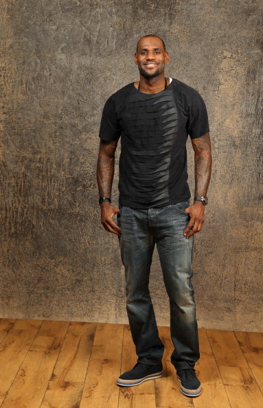 奥尼尔：东契奇没速度没爆发力但总能把对手打爆，我不懂（奥尼尔直言困惑：东契奇速度与爆发力都不占优，却总能击溃对手）